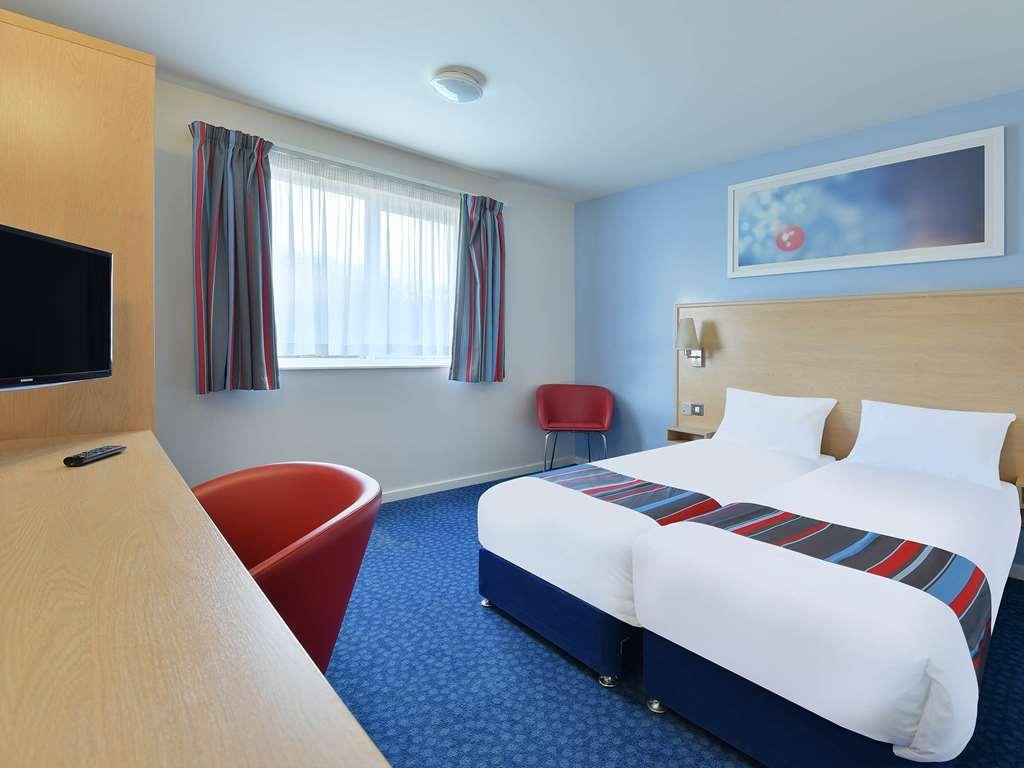 Travelodge Leeds Colton Garforth Room photo