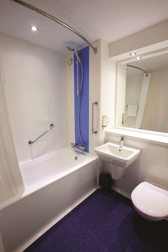 Travelodge Leeds Colton Garforth Room photo